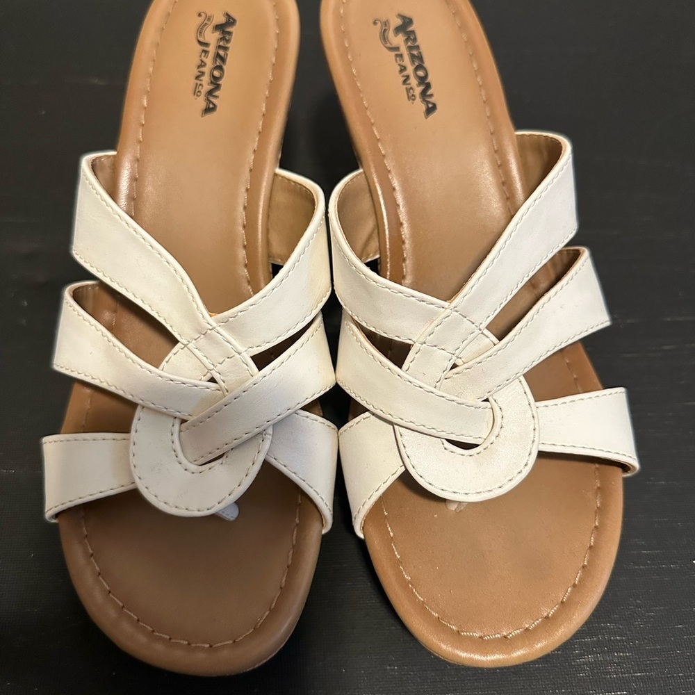 Arizona Jean Company Women's Cream Strappy Sandals